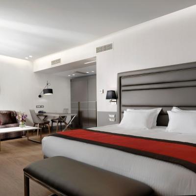 Holiday Suites (4 Arnis Street 11528 Athènes)