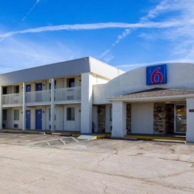 Hotel 465 By Regency (4585 S Harding St IN 46217 Indianapolis)