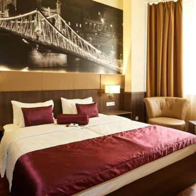 12 Revay Hotel (Révay utca 12. 1065 Budapest)