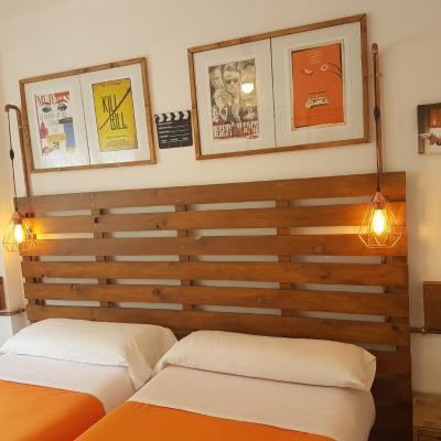 Barri Antic Hostel & Pub (Carrer De La Vall N 20 AD500 Andorre-la-Vieille)