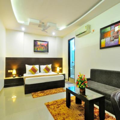 Hotel Sky Rich International - 05 Mins from Karol Bagh Metro Station (17A/19, Wea, Karol Bagh 110005 New Delhi)