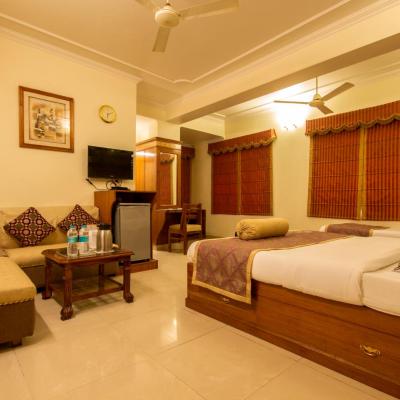 The C Park Inn Karol Bagh Homely Atmosphere (1042/15,Abdul Rahman Road,Naiwalan Karol Bagh 110005 New Delhi)