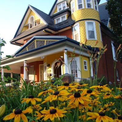 A Moment in Time Bed and Breakfast (5982 Culp Street L2G 6A2 Niagara Falls)