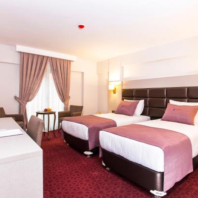 Perla Arya Hotel (Oğuzlar Mahallesi, 1253 Sokak, No:1, Konak Izmir 35230 Izmir)