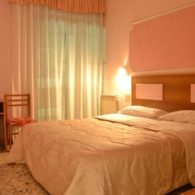 Hotel Linda (Via Degli Aranci 125 80067 Sorrente)