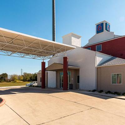 Motel 6-San Antonio, TX - Downtown - Alamo Dome (748 Hot Wells Boulevard TX 78223 San Antonio)