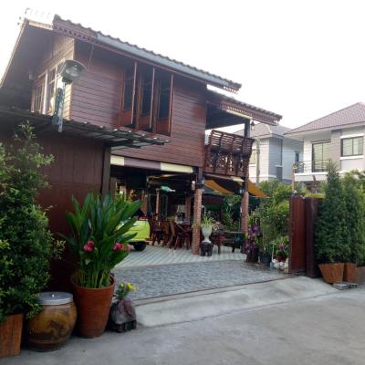 Ruenthip Homestay (102/434 Soi Song Prapha 10210 Bangkok)