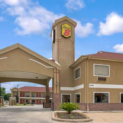 Super 8 by Wyndham Houston/Brookhollow NW (5655 West 34th Street TX 77092 Houston)