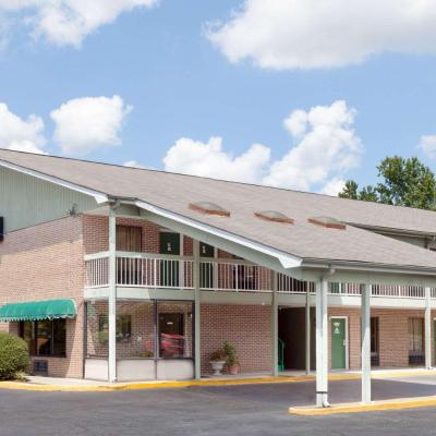 Photo Days Inn by Wyndham Columbia NE Fort Jackson