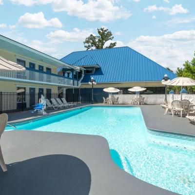 Days Inn by Wyndham Savannah Airport (2500 Dean Forest Road GA 31408 Savannah)