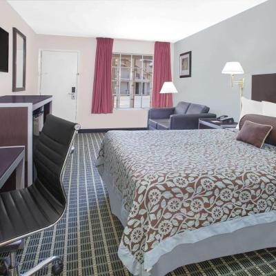 Photo Days Inn by Wyndham Market Center Dallas Love Field