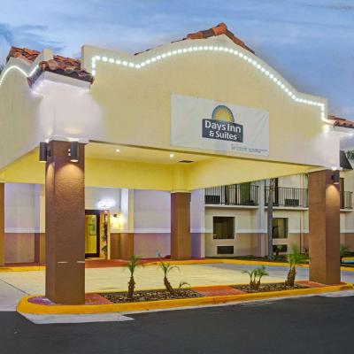 Days Inn & Suites by Wyndham Tampa - Ybor City (2905 North 50th Street FL 33619 Tampa)