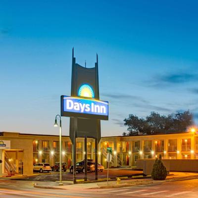 Days Inn by Wyndham Albuquerque Downtown (615 Central Avenue NE NM 87102 Albuquerque)