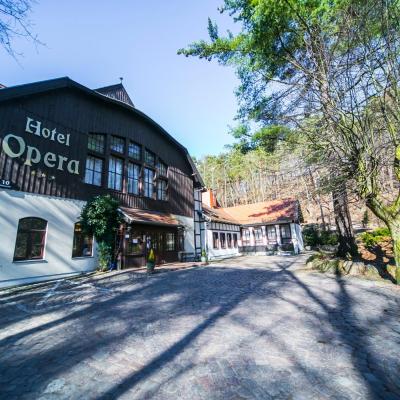 Hotel Opera (Moniuszki 10 81-829 Sopot)