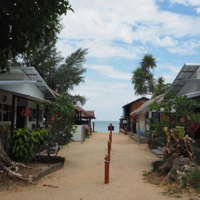 Bluesky Beach Bungalows (238 Moo 3 Sala Dan, Ko Lanta 81150 Koh Lanta)