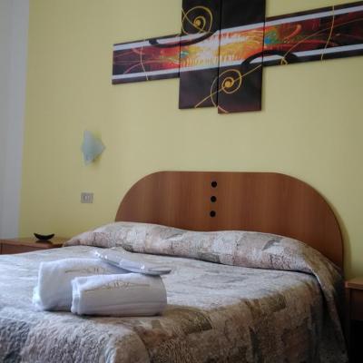 Hotel Tirreno (Piazza Aspromonte 18 20131 Milan)