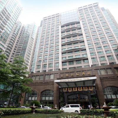 Grand International Hotel (No. 468 Tianhe North Road 510635 Canton)