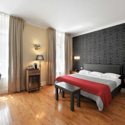 Hotel Bonaparte (447 rue St-François-Xavier H2Y 2T1 Montréal)