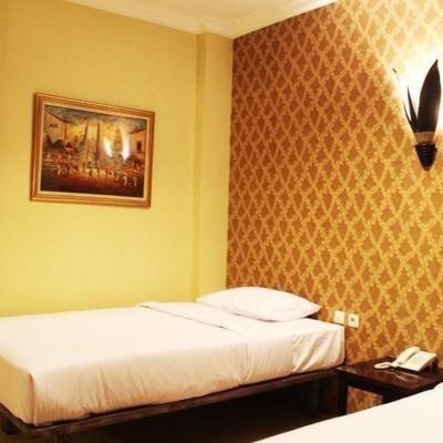 Twins Hotel (Jl. Mangga Dua Raya 24 10730 Jakarta)