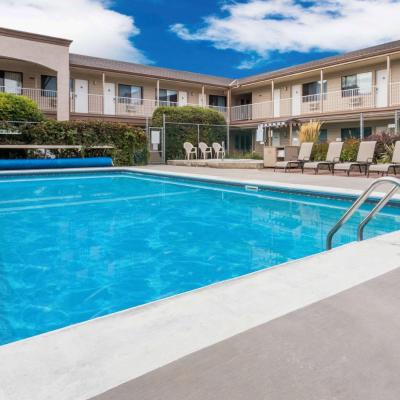 Super 8 by Wyndham Kelowna BC (2592 Highway 97 North V1X 4J4 Kelowna)