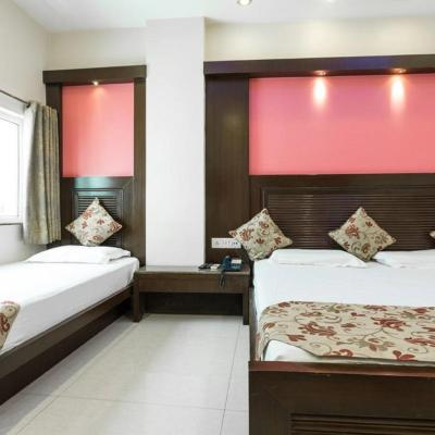 Amax Inn (8145/6, Arakashan Road, Pahar Ganj 110055 New Delhi)