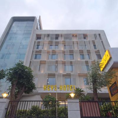 Keys Select by Lemon Tree Hotels, Pimpri, Pune (Near PCMC Office, 31/6 , Old Mumbai-pune highway, Pimpri 411018 Pune)