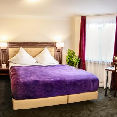 Hotel Famosa (Kölnerstr. 30 40211 Düsseldorf)