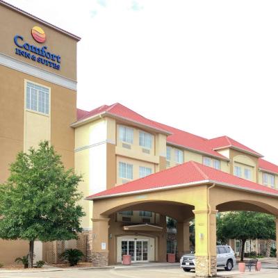 Comfort Inn & Suites Near Six Flags & Medical Center (5622 Utex Boulevard TX 78249 San Antonio)