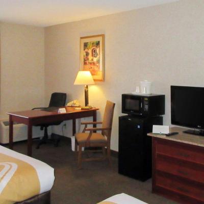 Quality Inn & Suites Downtown - University Area (1315 Menual Boulevard Northeast NM 87107 Albuquerque)