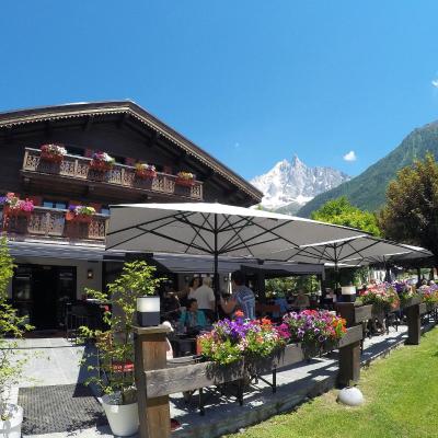 Hotel Le Castel (100 route des Tines 74400 Chamonix-Mont-Blanc)