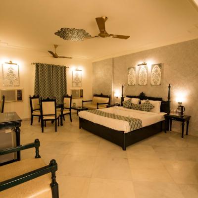 LMB Hotel City Centre, Jaipur (100,Johari Bazar 302003 Jaipur)