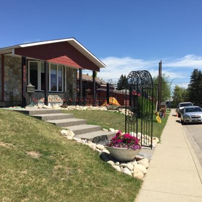 The Calgary Hub hostel style Home (4610 Greenhill Crescent NE T2E 5S2 Calgary)