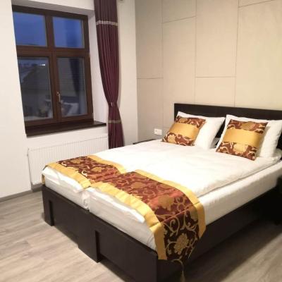 Sun-House Pension&Restaurant -ParkingFree- (Touzimska 41 199 00 Prague)