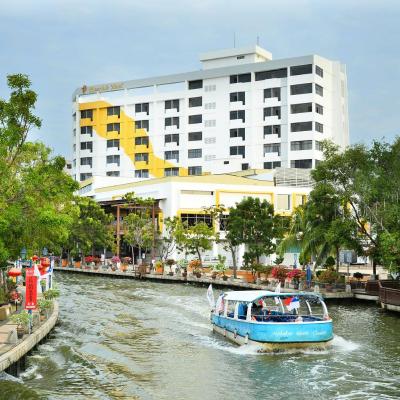 Tun Fatimah Riverside Hotel (No 2 Jalan Munshi Abdullah 75100 Malacca)