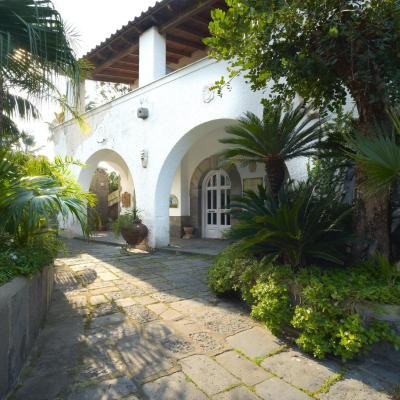 B&B Villa Regine (via statale lacco 88 80075 Ischia)