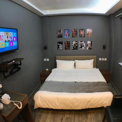 Soso Hostel (Flat E, 1/F, Phoenix Apartments, 70 Lee Garden Road, Causeway Bay, Hong Kong  Hong Kong)