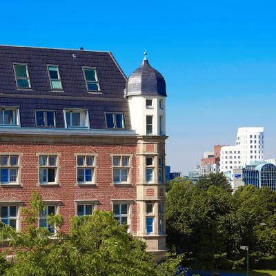 The Red Apartments (Hubertusstr. 1 40219 Düsseldorf)