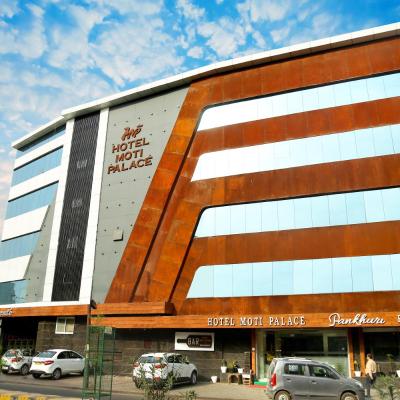 Hotel Moti Palace (Collectorate Road Hotel Moti palace , Dhakran Crossing ,M.G Road 282010 Agra)