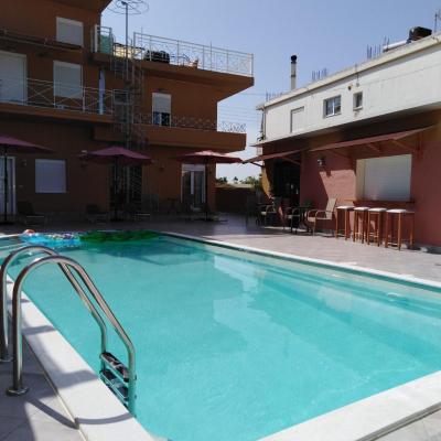 Photo Souvlakis Pool Suites (S.P.S)