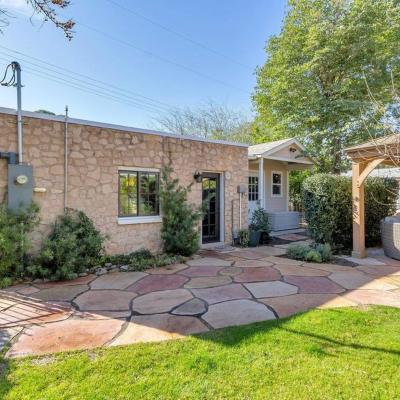 Best Little Guesthouse in Melrose! New Listing! (501 West Campbell Avenue AZ 85013 Phoenix)