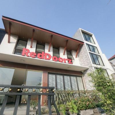 RedDoorz Plus near Green Pramuka Square Mall (Jl. Rawasari Barat 1 no 9 , Cempaka Putih Jakarta 10510 Jakarta)