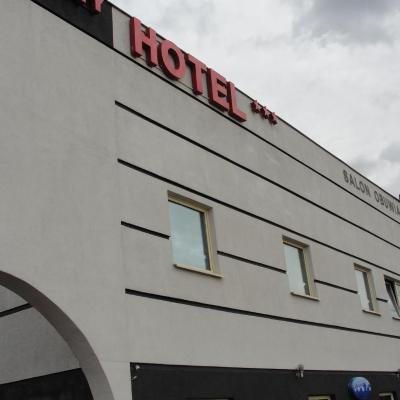 Hotel Sunny (Kowalewicka 12 B 60-002 Poznań)