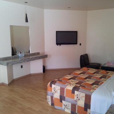 Motel Paraiso Suites (Carretera Querétaro a San Luis Potosí Km. 12761 76230 Querétaro)