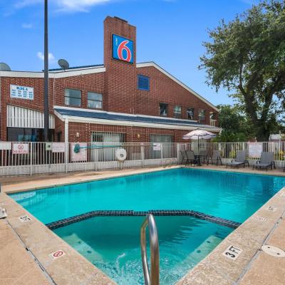 Motel 6-Houston, TX - Brookhollow (5555 West 34Th Street TX 77092 Houston)