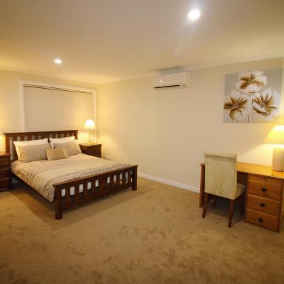 Silver House - Melbourne Airport Accommodation (159 Victory Road, Airport West 3042 Melbourne)