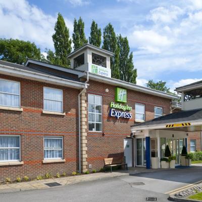 Holiday Inn Express Leeds-East, an IHG Hotel (2 Aberford Road LS26 8EJ Leeds)