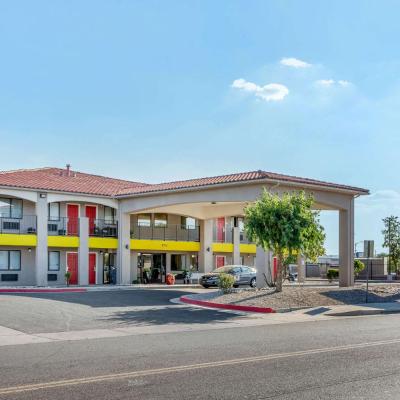 Econo Lodge West - Coors Blvd (5712 Iliff Road Northwest NM 87105 Albuquerque)