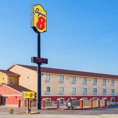 Super 8 by Wyndham San Antonio/I-35 North (11027 North I-35 TX 78233 San Antonio)