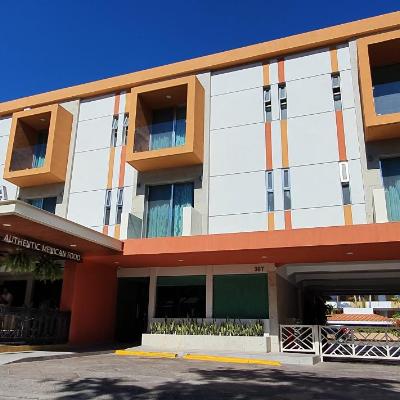 Hotel Azteca Inn (Avenida Playa Gaviotas # 307 82110 Mazatlán)