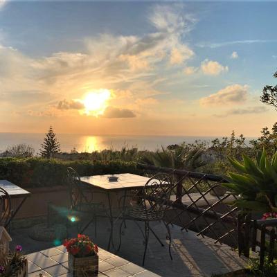 La Terrazzina sul tramonto (Via Bocca, 46 80075 Ischia)